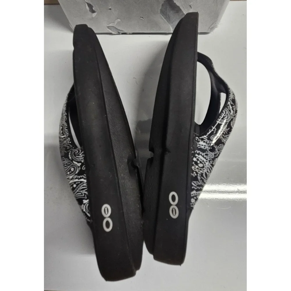 OOFOS OOLala flip‎ flop Limited Bandana Paisley woman sandal black Sz US 6/EU37